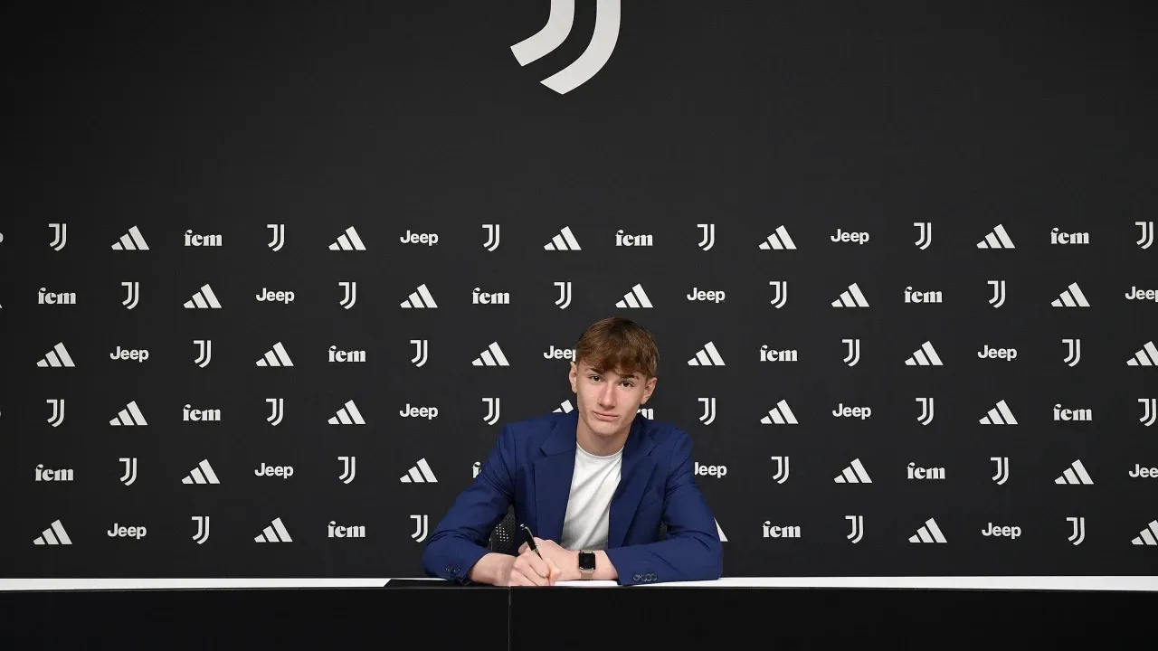 Juventus Panggil Kiper Junior untuk Gantikan Mattia Perin