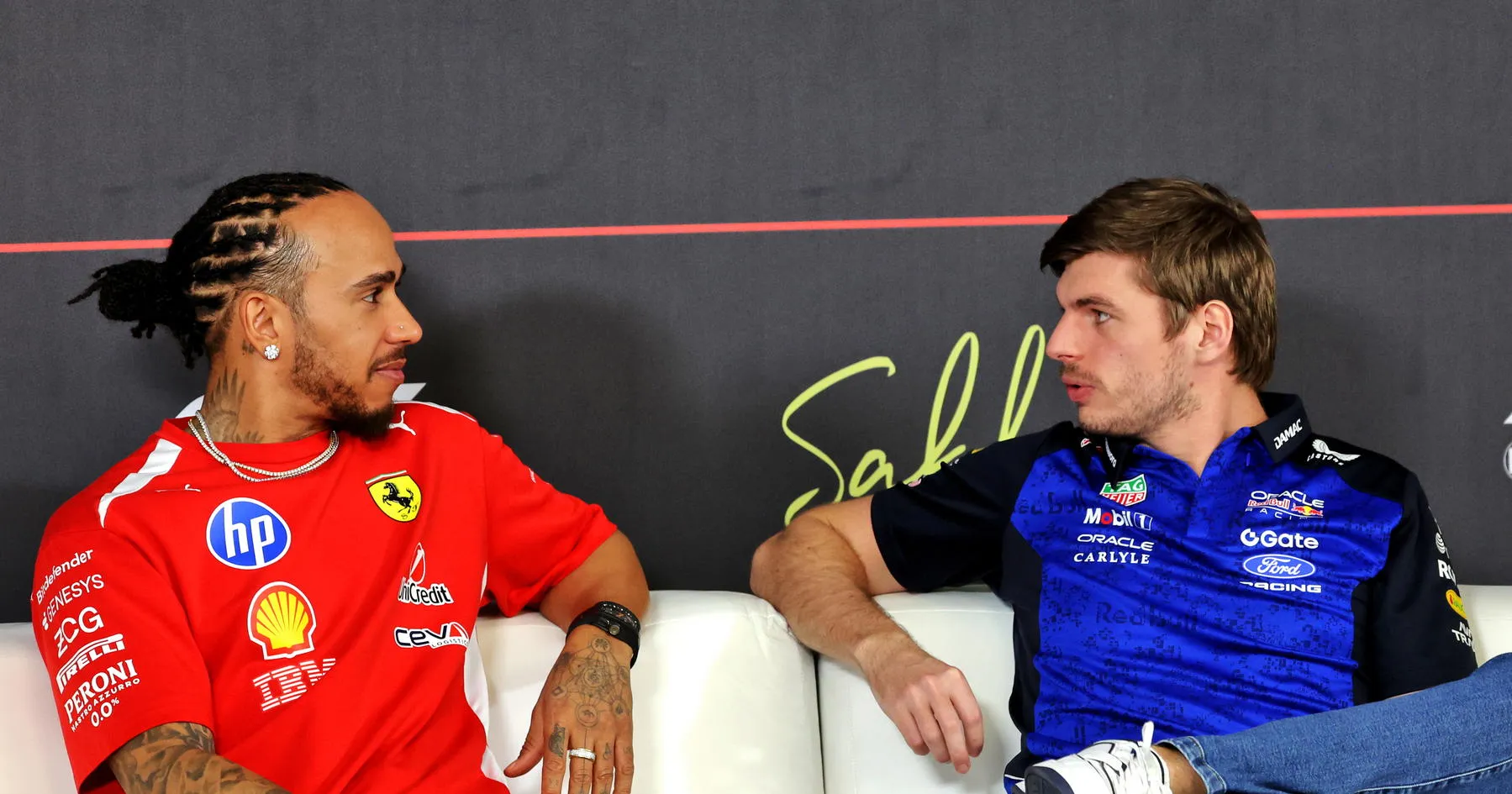 Lewis Hamilton Tanggapi Kritik Verstappen Soal Mobil F1 2026