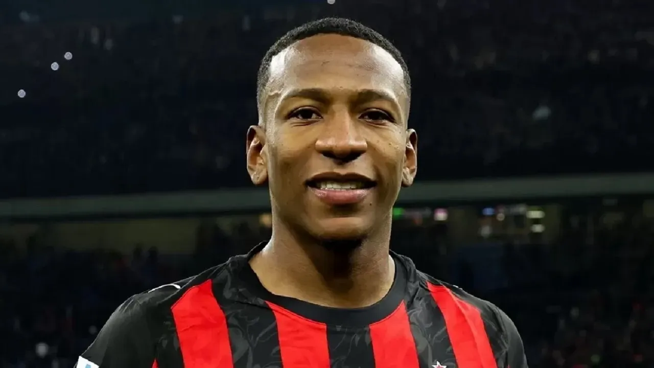 AC Milan Patok Harga 16 Juta Euro Jika Pervis Estupinan mau ke Aston Villa
