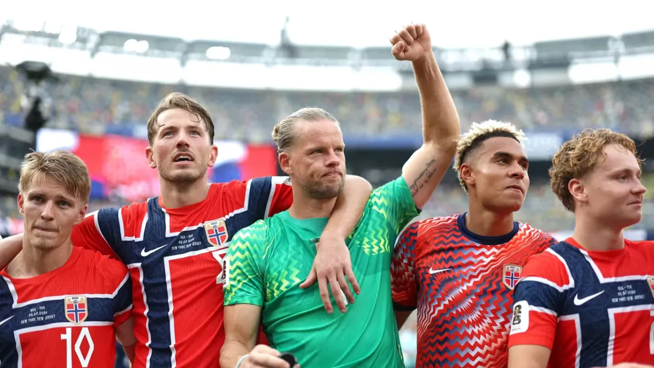 Kalahkan Brasil, Orjan Nyland Bahagia Bertahan Lebih Lama di Piala Dunia