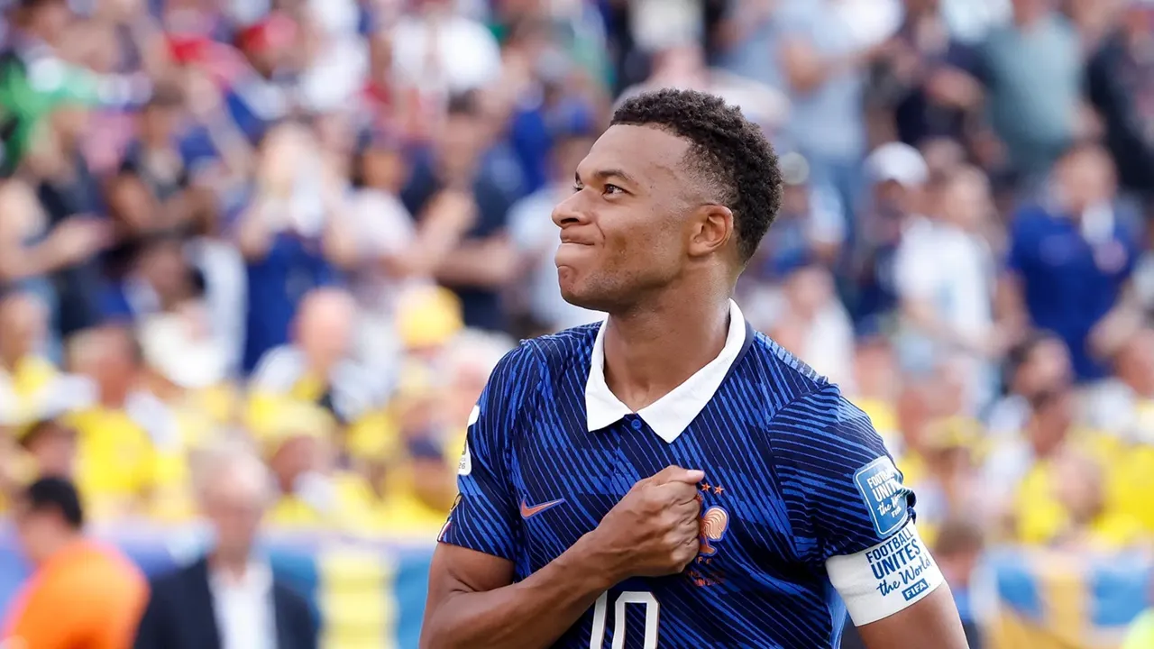 Kylian Mbappe Seolah Menertawakan Real Madrid
