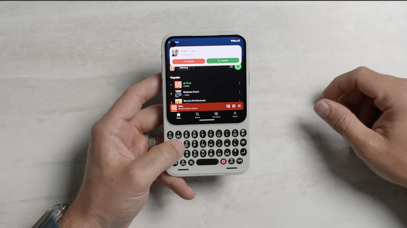HP Mirip BlackBerry Resmi Hadir Lagi, Pakai Android 16 dan Keyboard Fisik