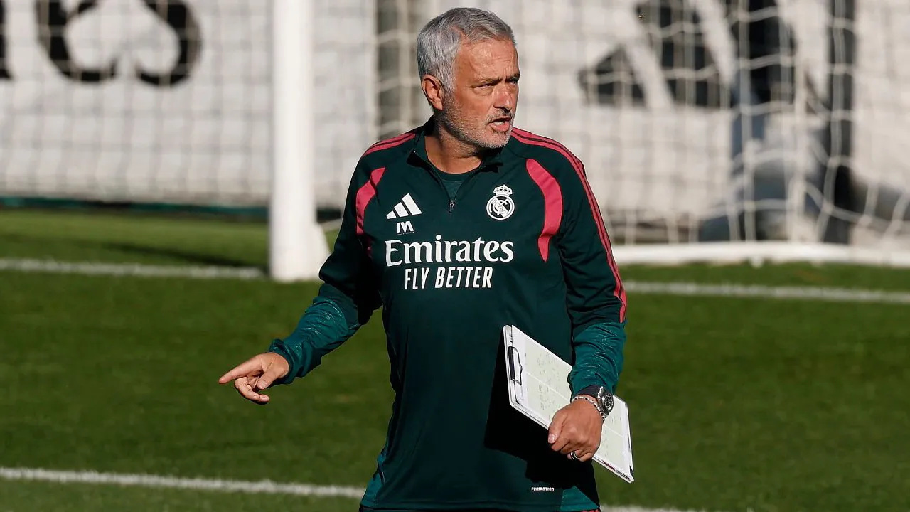 Jose Mourinho Identifikasi Empat Pemain untuk Atasi Tekanan AS Roma